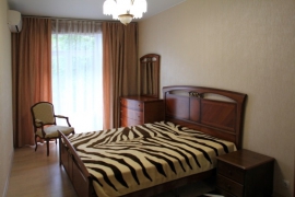 Продам 2-комнатную сталинку с евроремонтом и мебелью  - миниатюра-1 (Санкт-Петербург)