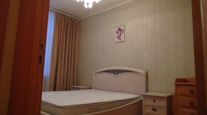 Продам 2-комнатную сталинку с евроремонтом и мебелью у метро - миниатюра-1 (Санкт-Петербург)