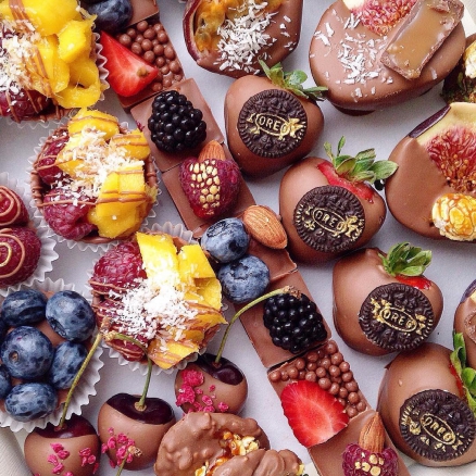 Фрукты и ягоды в бельгийском шоколаде (Москва)