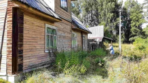 Бревенчатый дом на участке 1 гектар рядом с красивым озером - миниатюра-2 (Печоры)