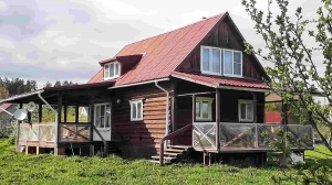 Уютный бревенчатый дом с баней на тихой окраине деревни у реки Великая - миниатюра-1 (Псков)